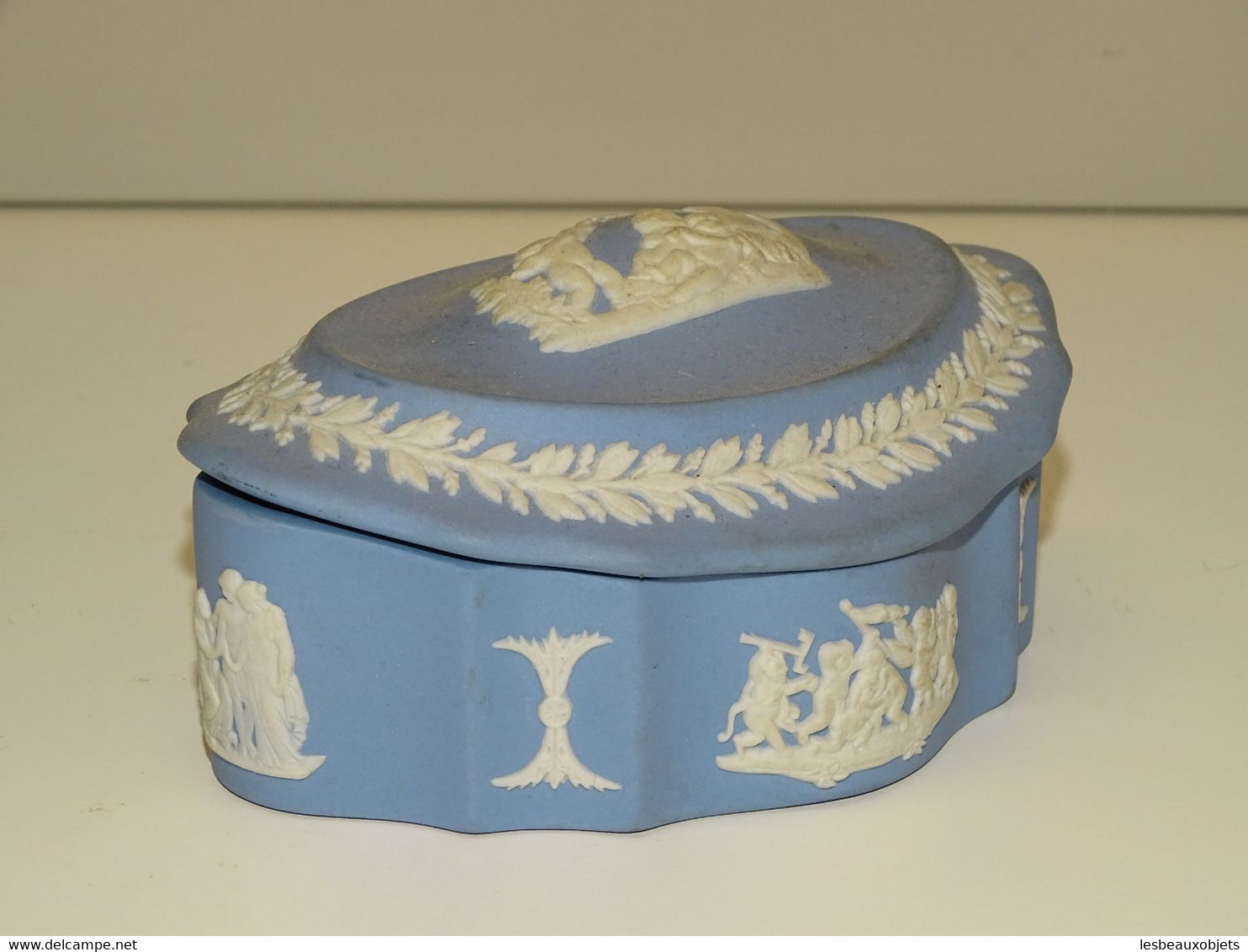 *JOLIE PETITE BOITE à BIJOUX BONBONNIERE GRES BLEU WEDGWOOD non signé VITRINE E