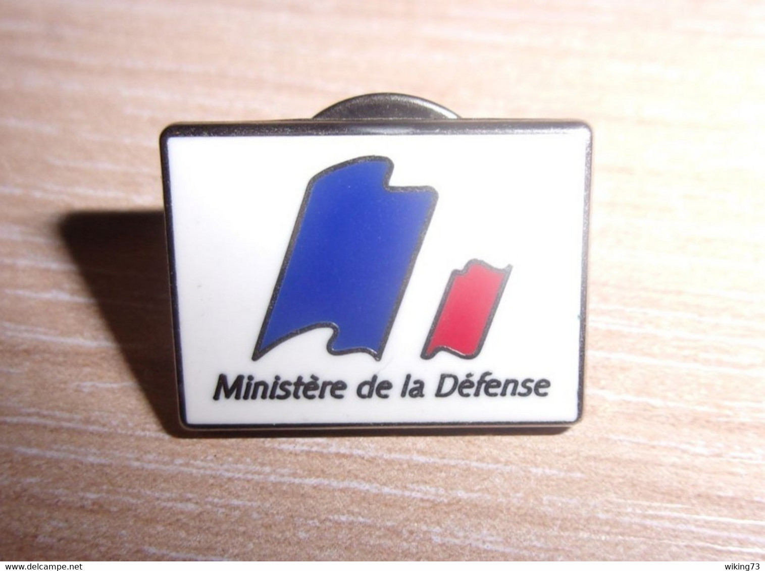 Beau Pin's Ministère De La Défense - Made In France - Armée Française - Militaria