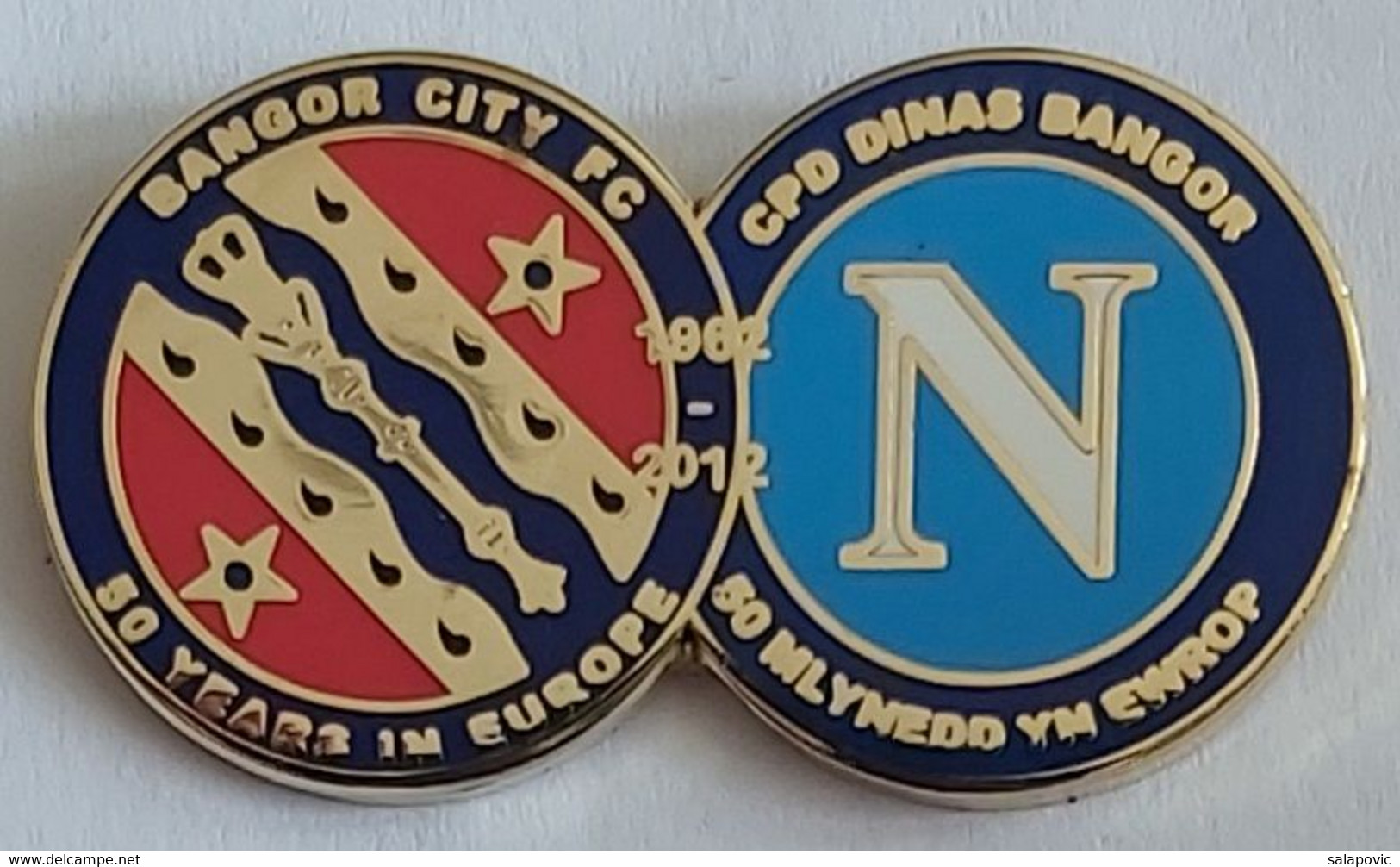 Bangor City Wales Vs Napoli Italy  Football Soccer Club Fussball Calcio Futbol Futebol PINS BADGES A4/4 - Football