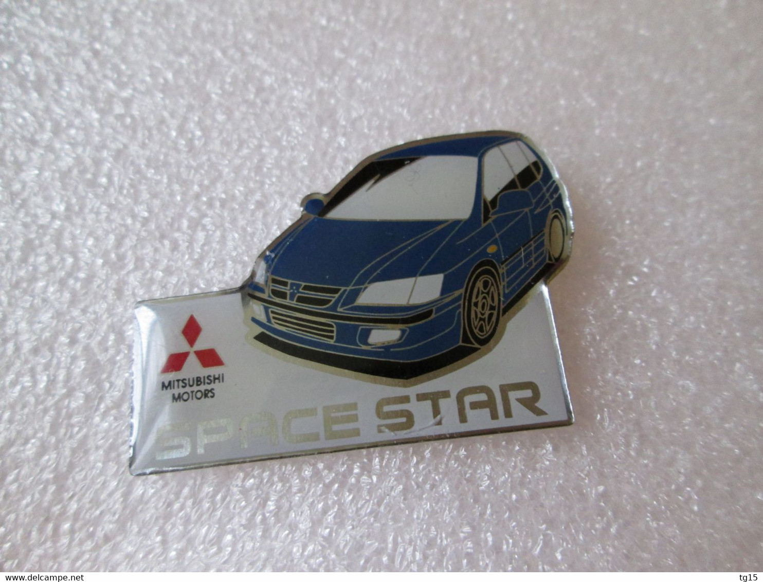PIN'S    MITSUBISHI   SPACE STAR - Mitsubishi