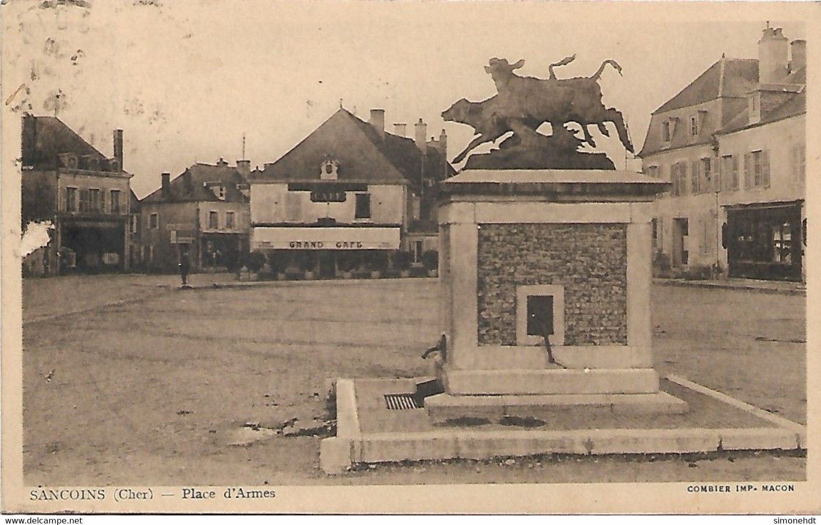 SANCOINS - Place D'Armes - Sancoins