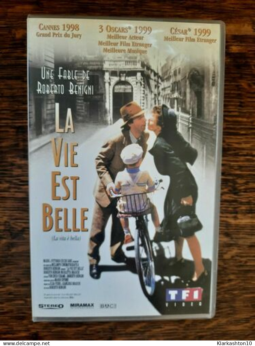 Cassette Video - La Vie Est Belle Film - Autres & Non Classés