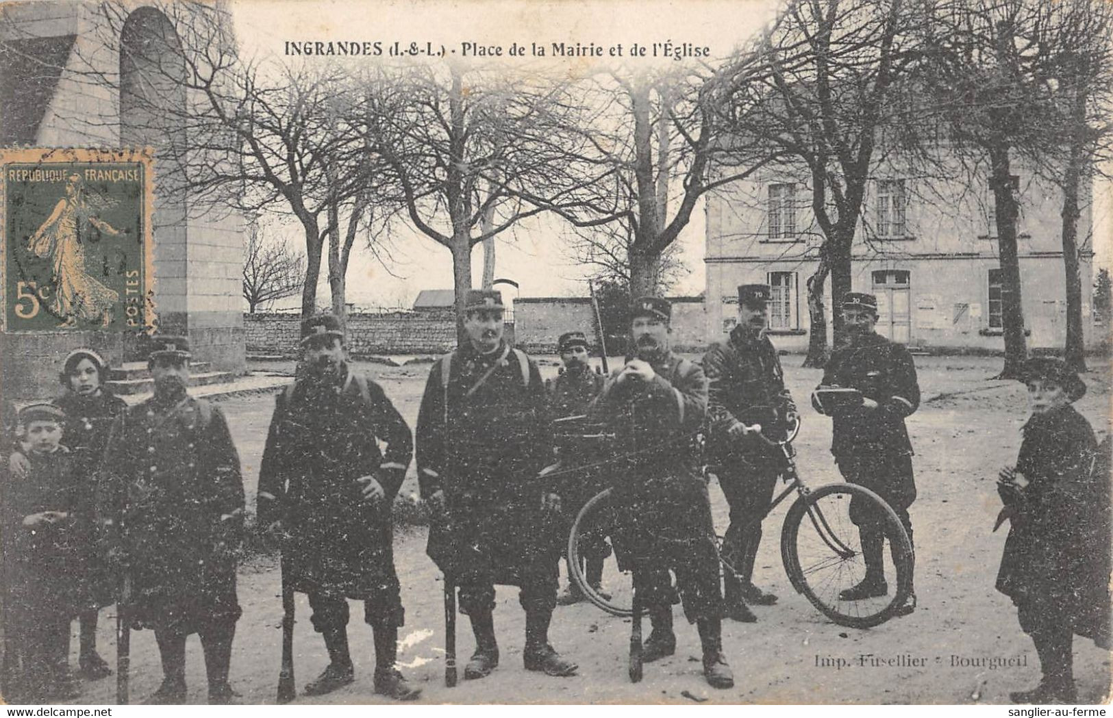 CPA 37 INGRANDES PLACE DE LA MAIRIE ET DE L'EGLISE - Autres & Non Classés