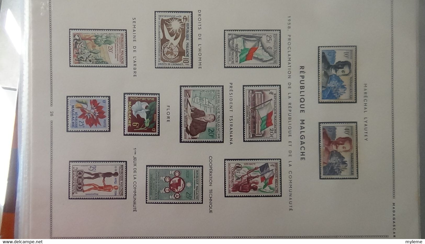 AD65 Collection en classeur de timbres et blocs ** et * de Haute Volta, Madagascar et Mali ...  A saisir !!!