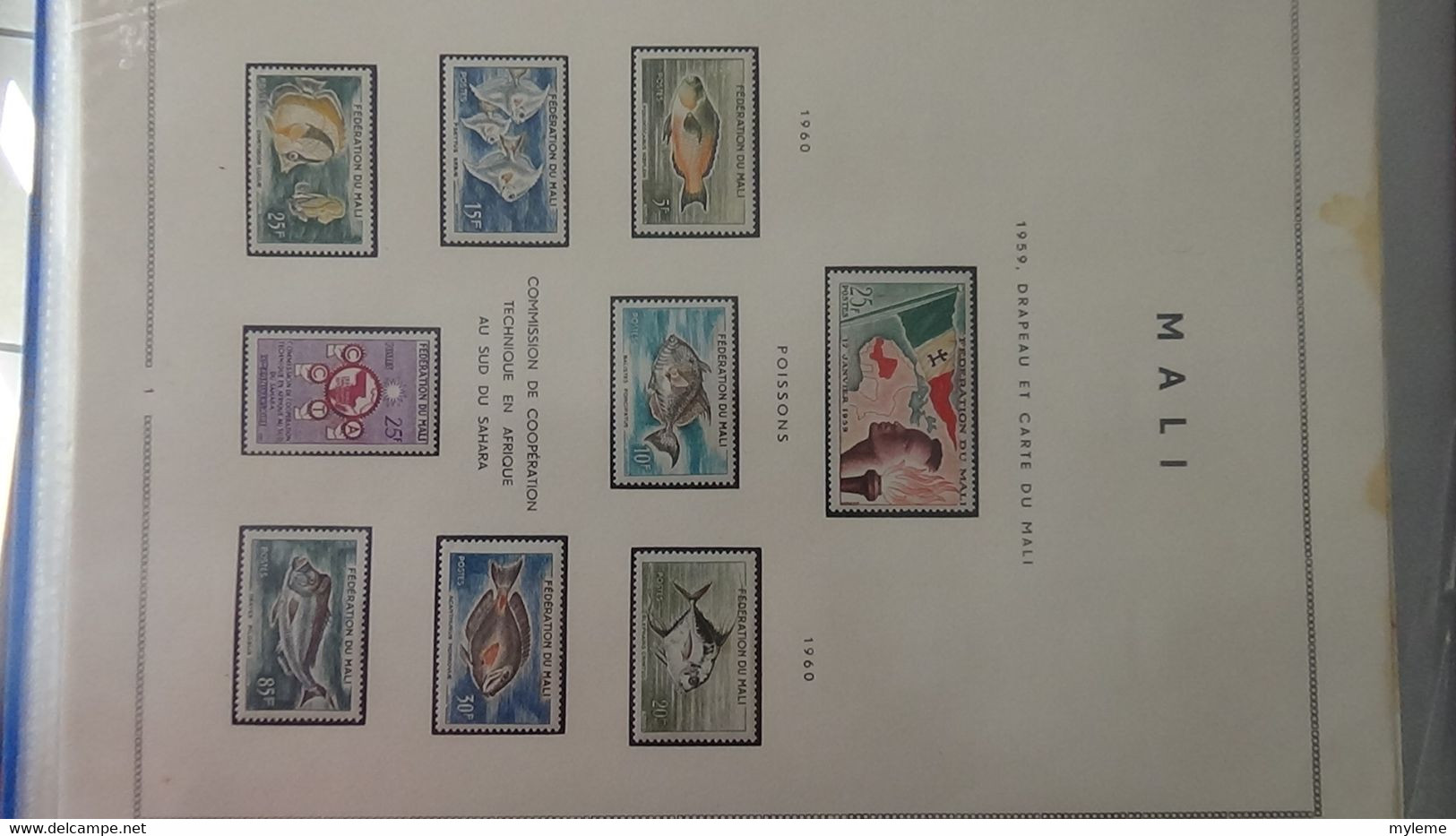 AD65 Collection en classeur de timbres et blocs ** et * de Haute Volta, Madagascar et Mali ...  A saisir !!!