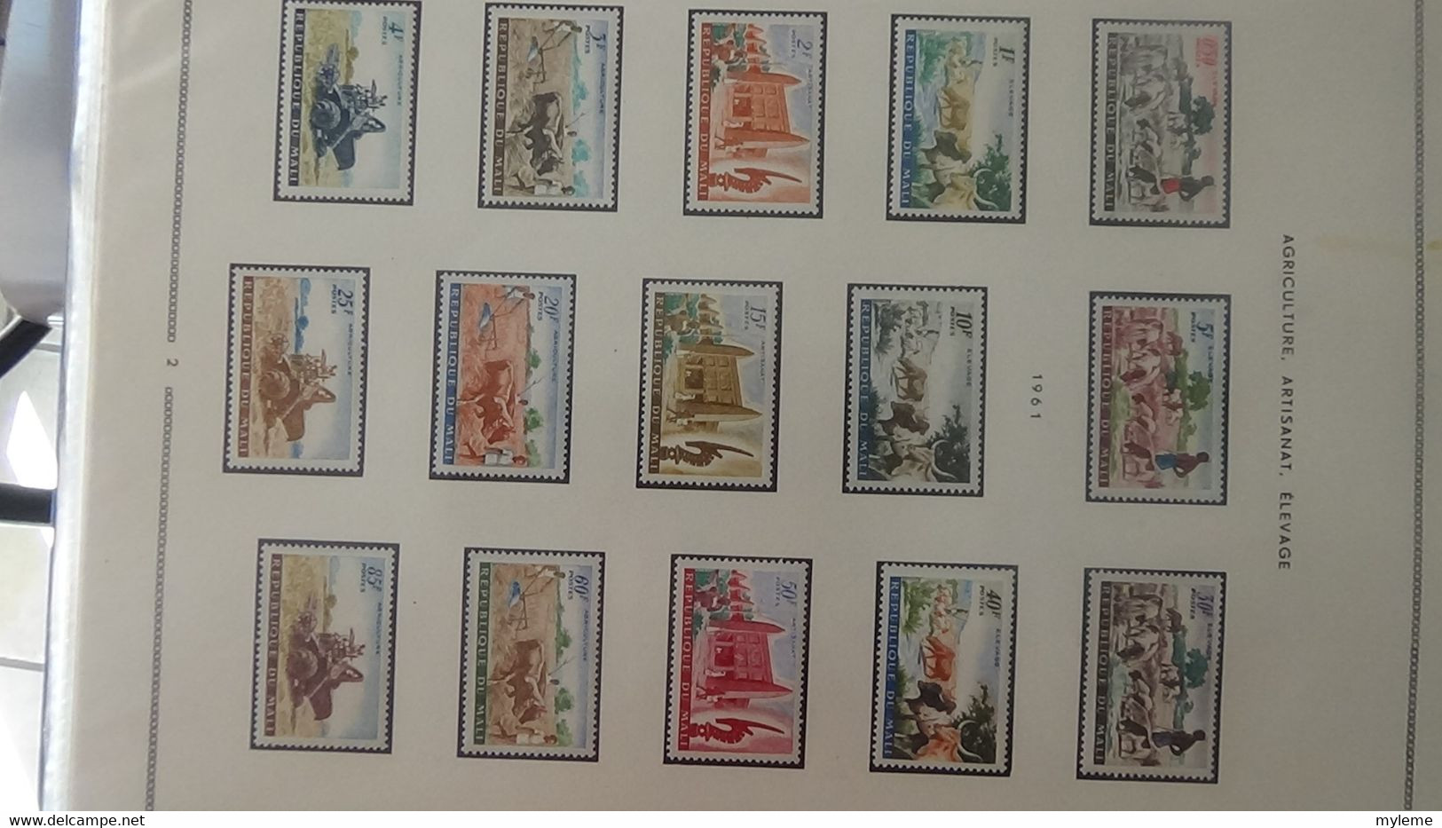 AD65 Collection en classeur de timbres et blocs ** et * de Haute Volta, Madagascar et Mali ...  A saisir !!!