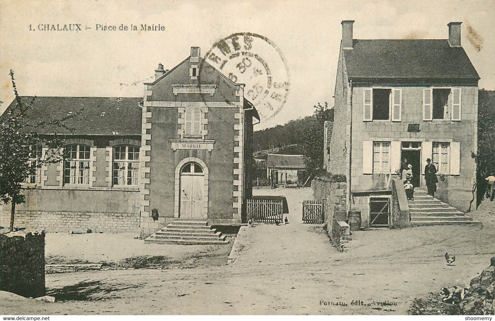 CPA Chalaux-Place De La Mairie-Timbre     L1430 - Altri & Non Classificati