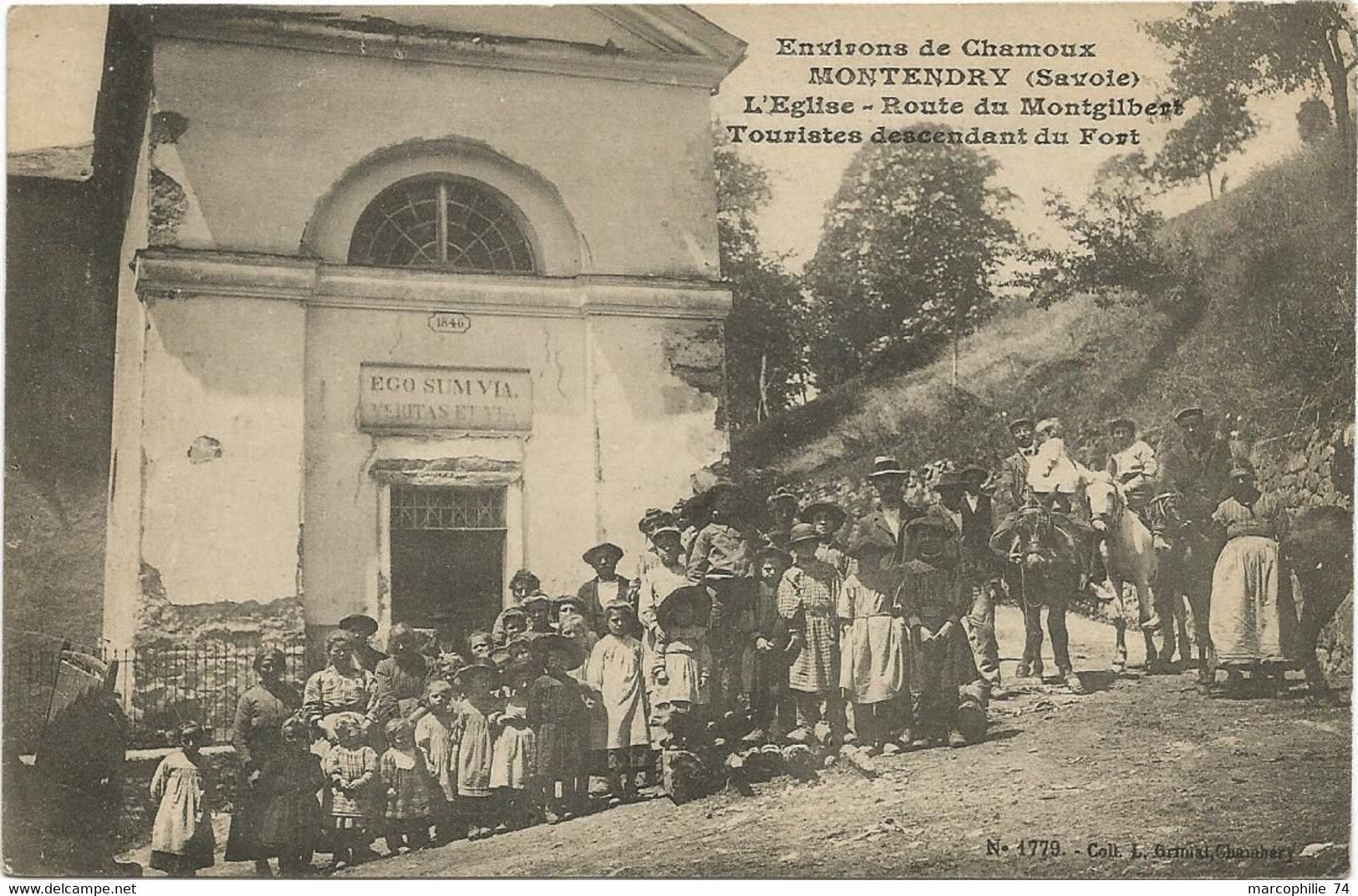 SAVOIE ENVIRONS DE CHAMOUX MONTENDRY EGLISE ROUTE MONTGILBERT TOURISTES DESCENDANT DU FORT - Chamoux Sur Gelon