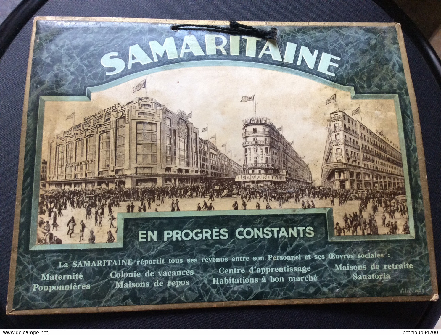 PLAQUE CARTON  SAMARITAINE  Deux Créateurs Une Oeuvre  ERNEST COGNAC  LOUISE COGNAC - Paperboard Signs