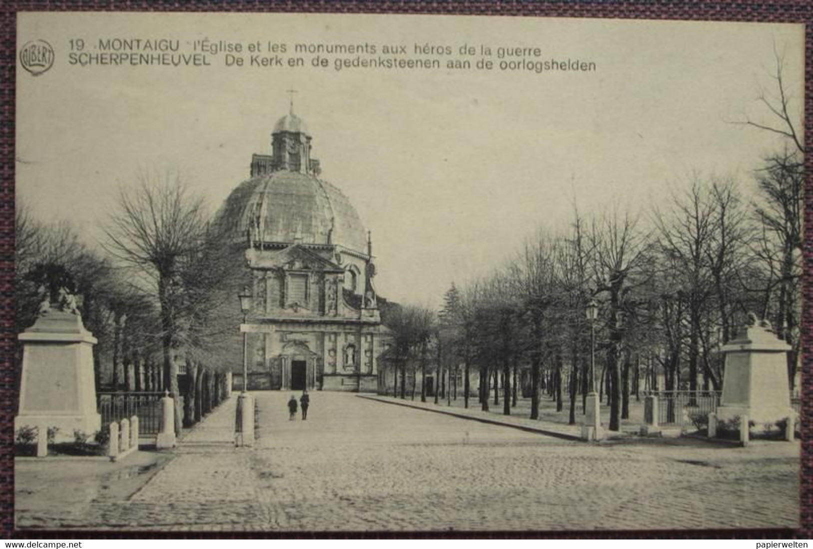 Scherpenheuvel-Zichem / Montaigu-Zichem - De Kerk / L'église Et Les Monuments Aux Héros De La Guerre - Scherpenheuvel-Zichem