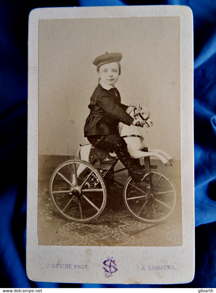 Photo CDV J. Sébire à  Lorient - Petit Garçon Au Béret Sur Son Cheval Tricycle,  Circa 1870-75 L590B - Old (before 1900)