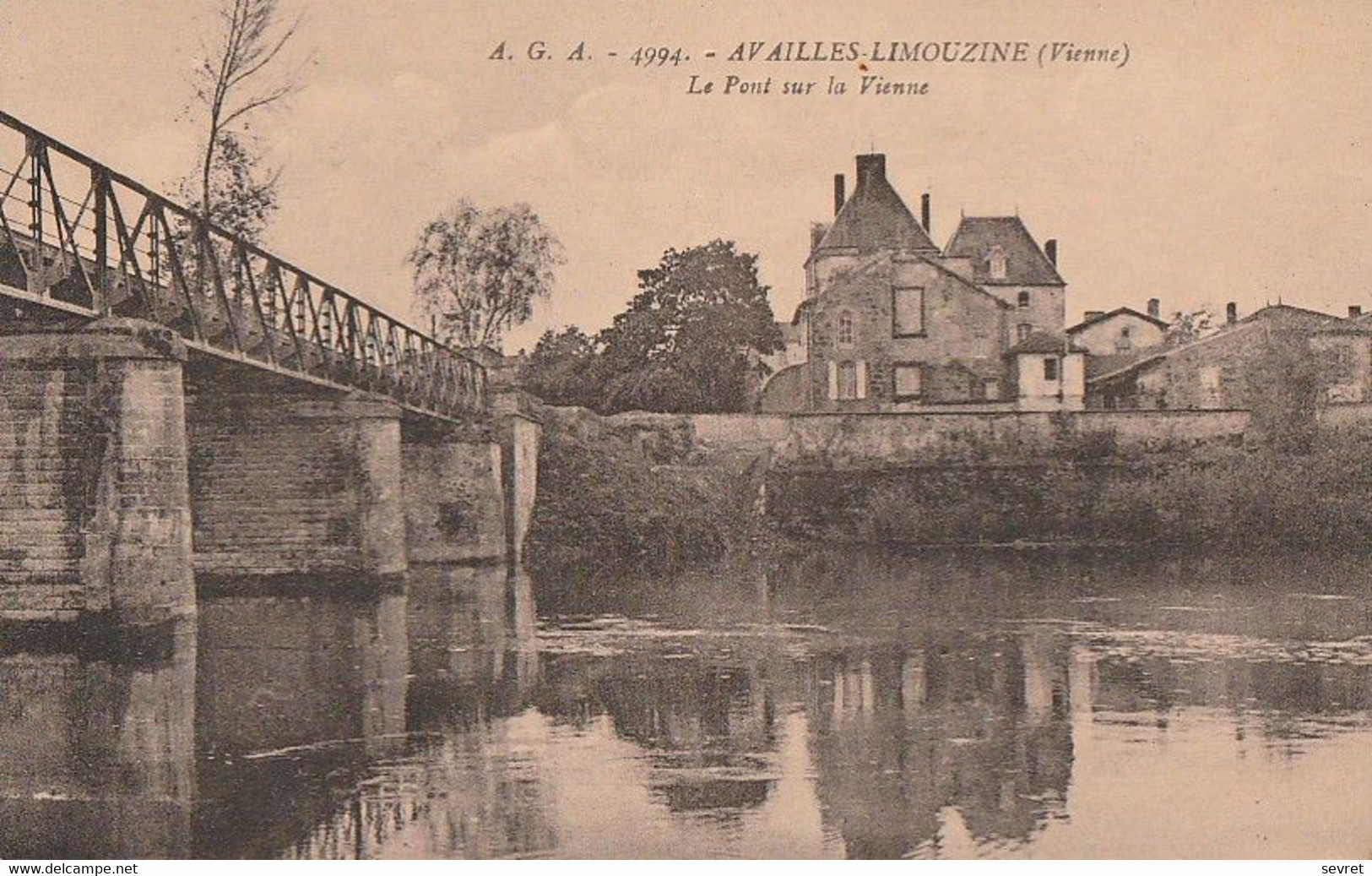 AVAILLES-LIMOUZINE. - Le Pont Sur La Vienne. Cliché RARE - Availles Limouzine