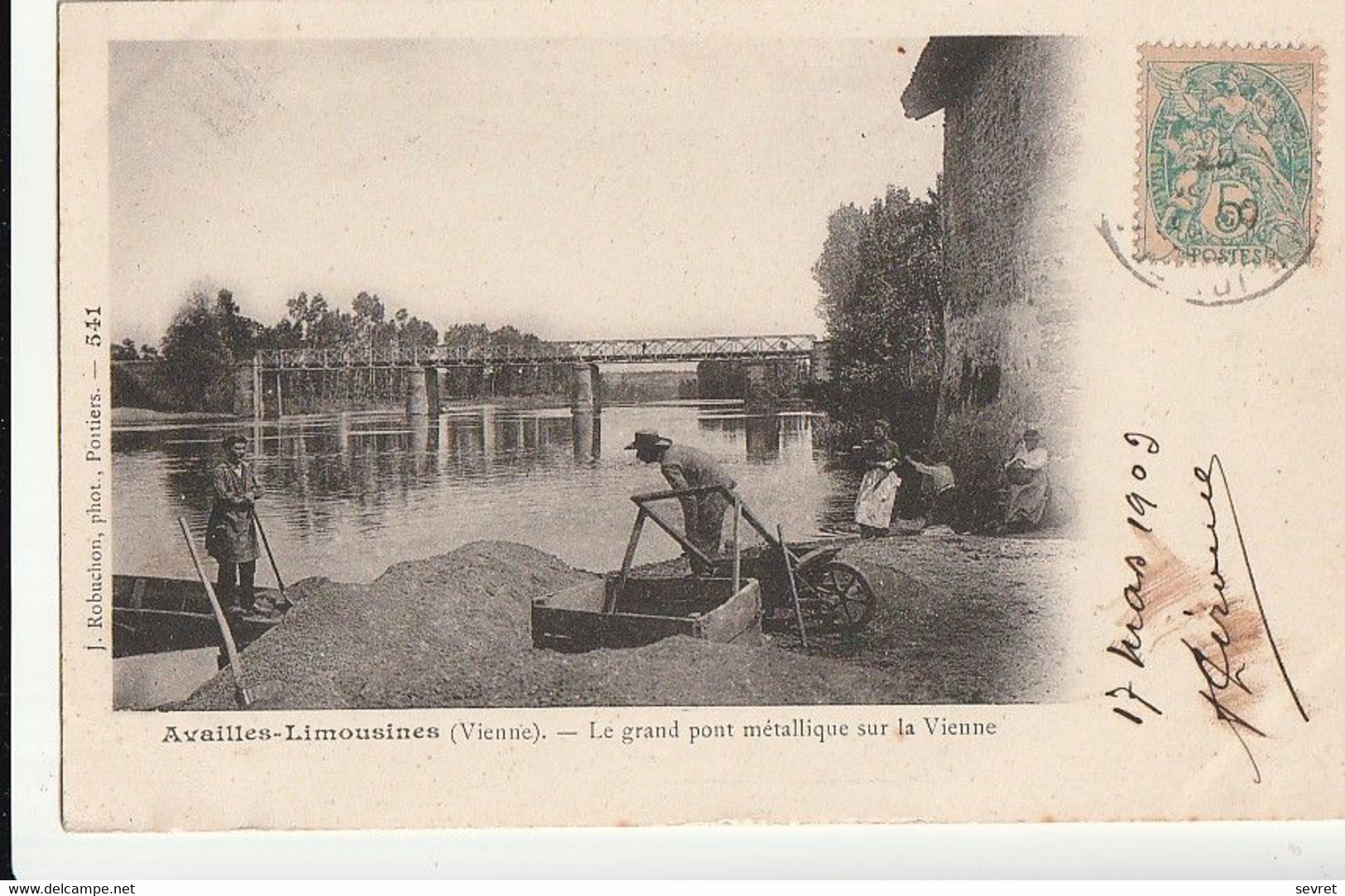 AVAILLES-LIMOUSINES. - Le Grand Pont Métallique Sur La Vienne. Le Tamisage Du Sable - Availles Limouzine