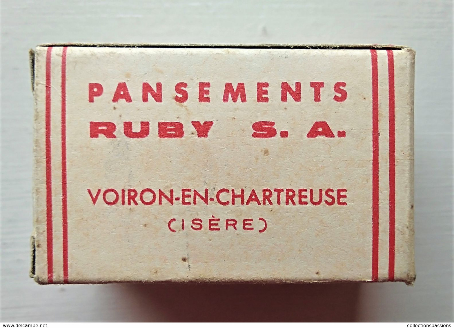 - Ancienne Boite En Carton - Bande De Gaze Hydrophile " RUBY S.A " - Objet De Collection - Pharmacie - - Matériel Médical & Dentaire