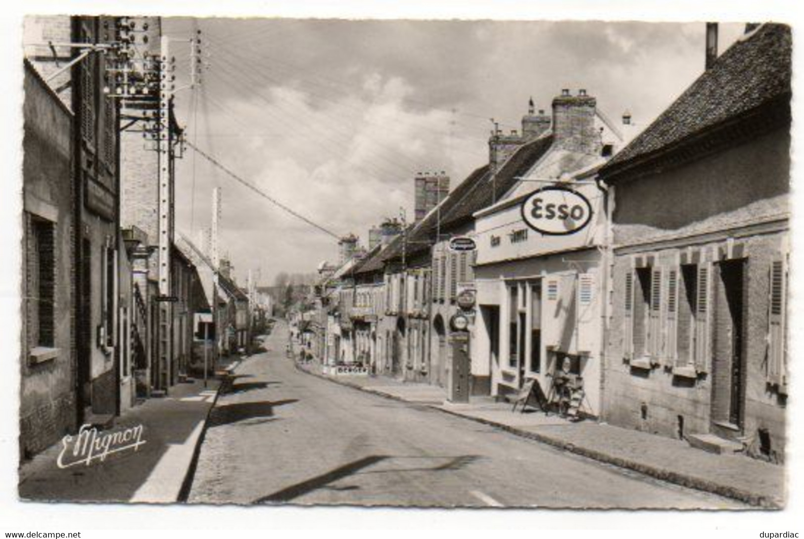 89 - Yonne / CERISIERS -- La Grande Rue ( Station ESSO ). - Cerisiers