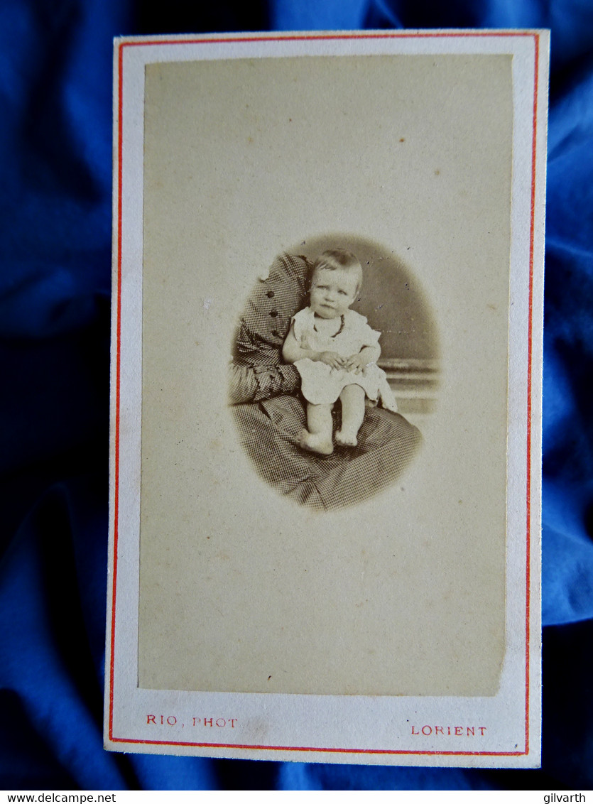 Photo CDV Rio à Lorient - Bébé Sur Les Genoux D'une Femme Cachée Second Empire Circa 1865-70 L590C - Oud (voor 1900)