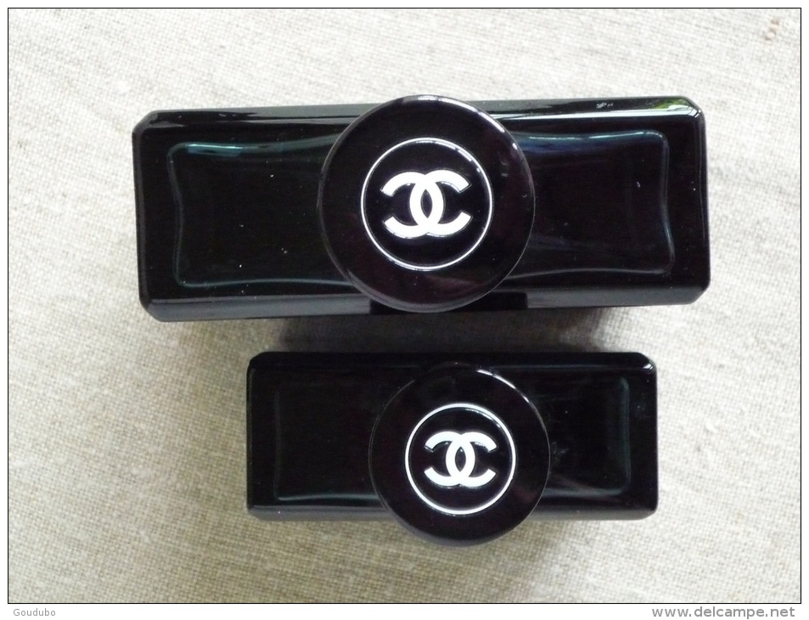 Bleu de Chanel Lot 2 flacons vides 100ml avec boîte 50ml sans. Voir photos.