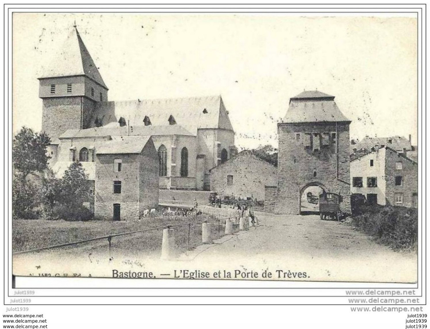 BASTOGNE ..-- Eglise Et Porte De TREVES . Roulotte !! 1907 Vers ANVERS ( Mr ARNOU ?? , Architecte ) . Voir Verso . - Bastogne