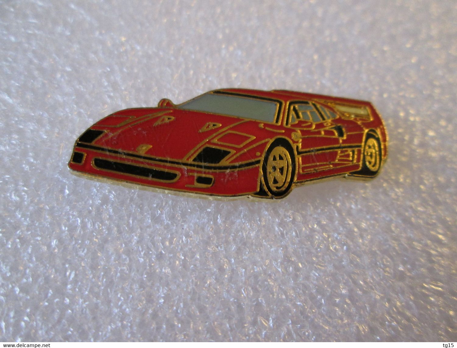 PIN'S    FERRARI  F 40 - Ferrari