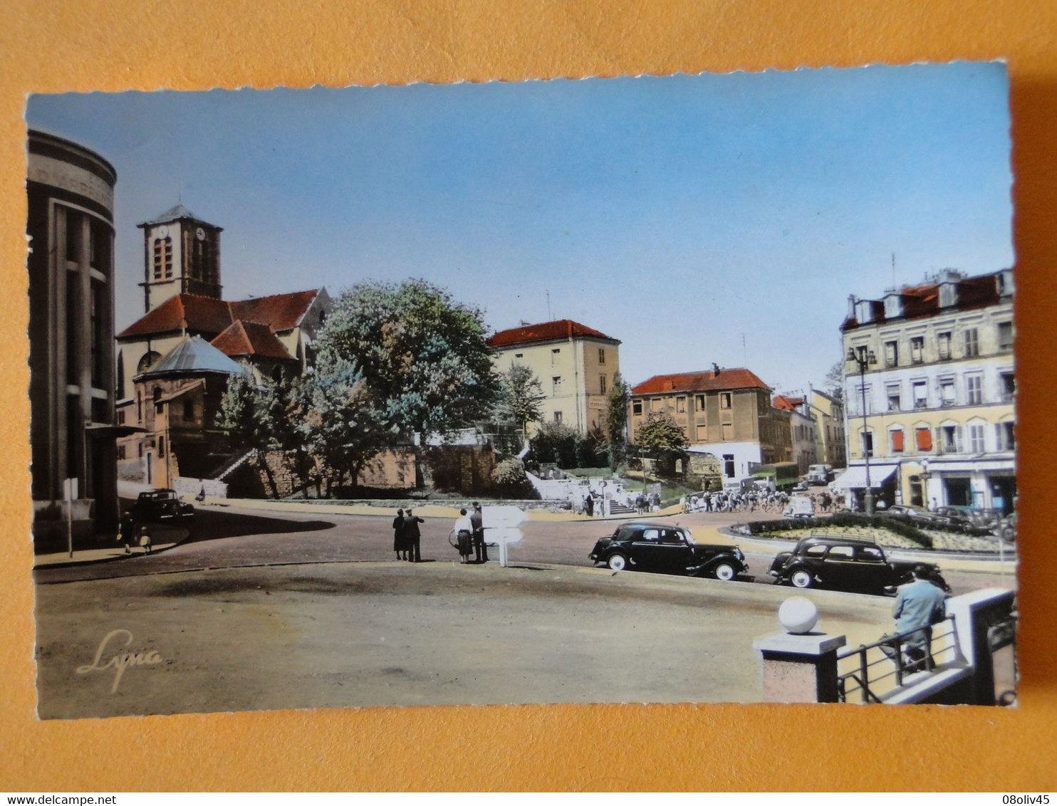 IVRY Sur SEINE -- Traction Avant Citroën Place De La République - ANIMATION  - CPSM - Passenger Cars