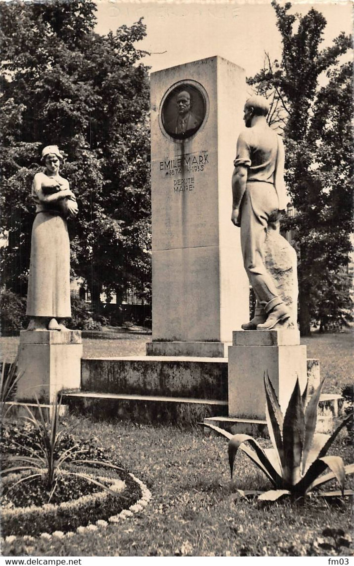 Differdange Monument Emile Mark - Differdingen