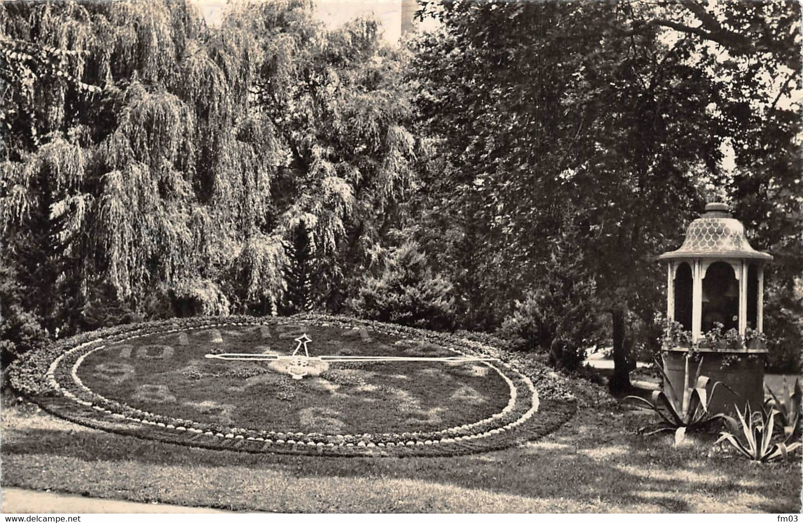 Differdange Horloge Fleurie - Differdingen