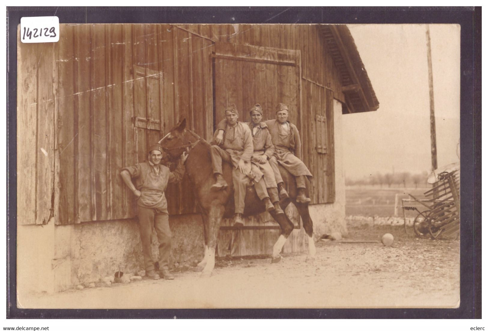 DISTRICT D'AUBONNE - BIERE - MILITAIRES - ARMEE SUISSE - PHOTO: G. BRUGGER, BIERE - B ( PETIT PLI EN HAUT ) - Bière