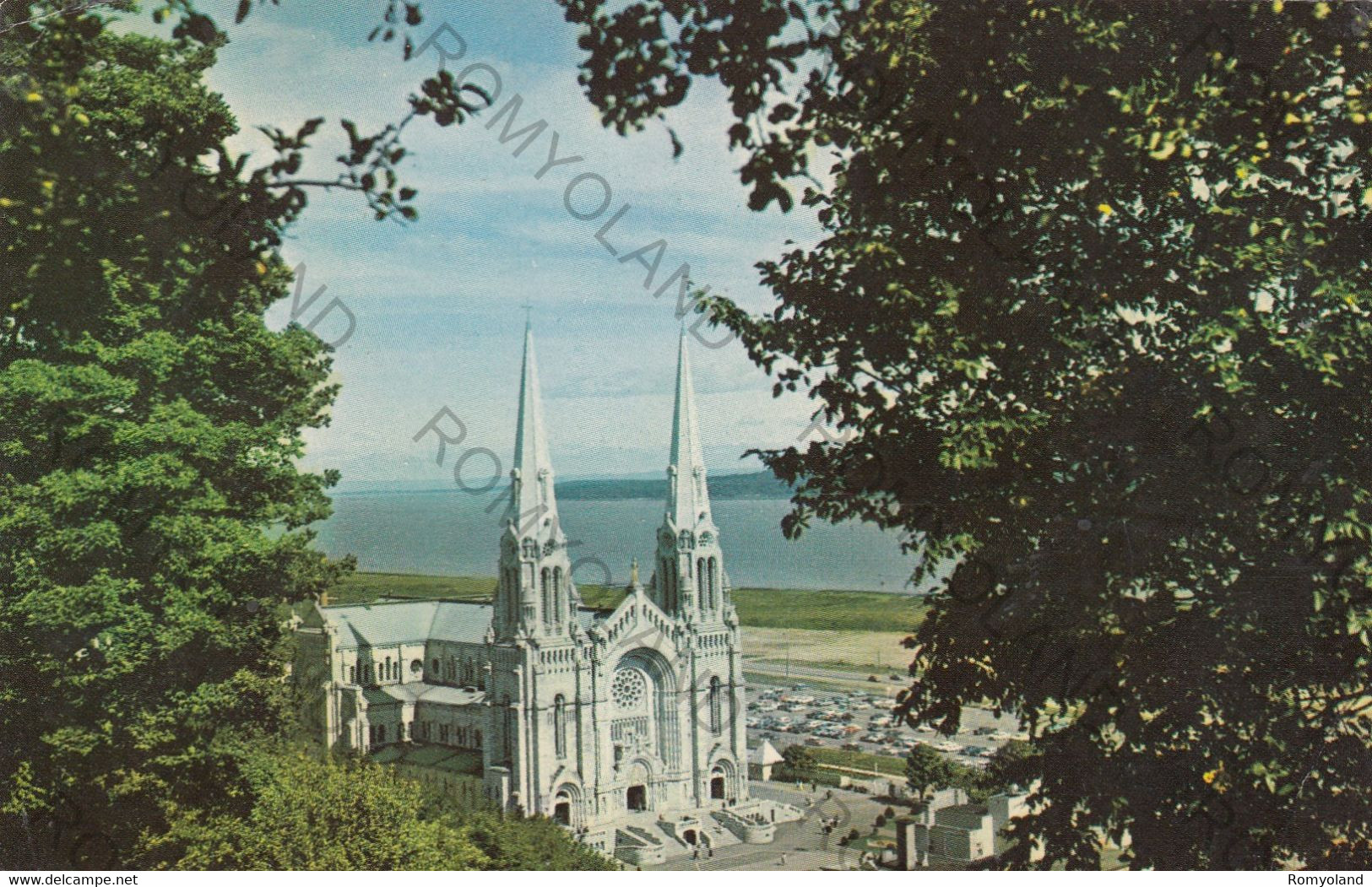 CARTOLINA   QUEBEC,CANADA,LA BASILIQUE STE-ANNE-de-BEAUPRE,VIAGGIATA 1975 - Ste. Anne De Beaupré