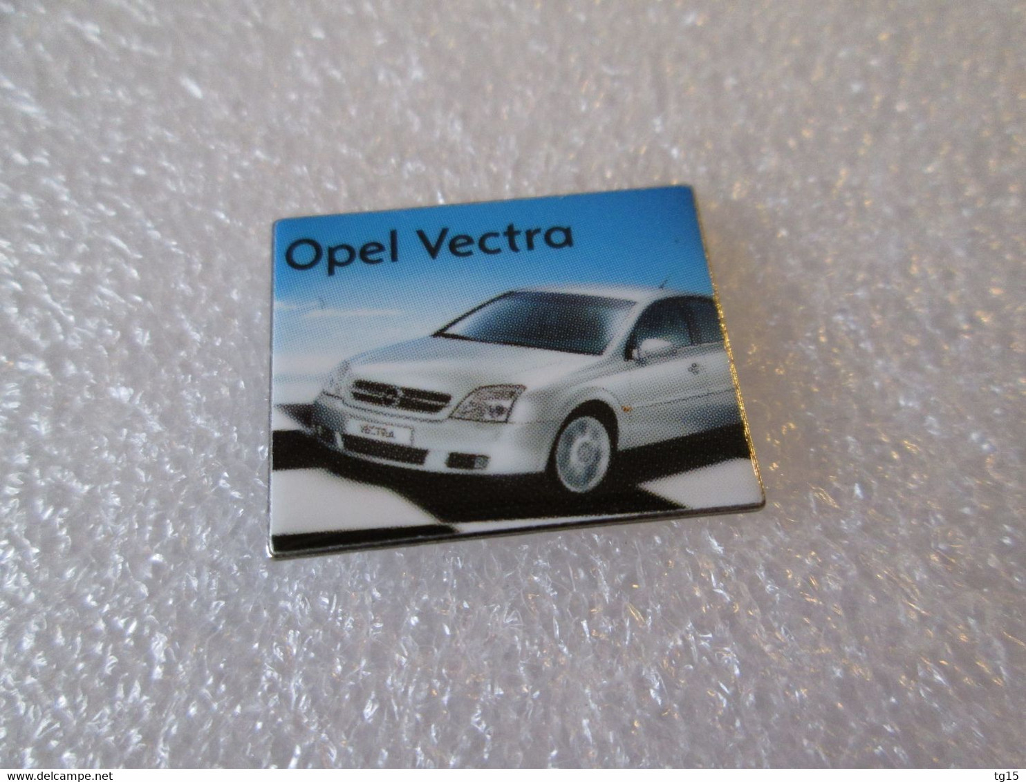 PIN'S     OPEL  VECTRA - Opel