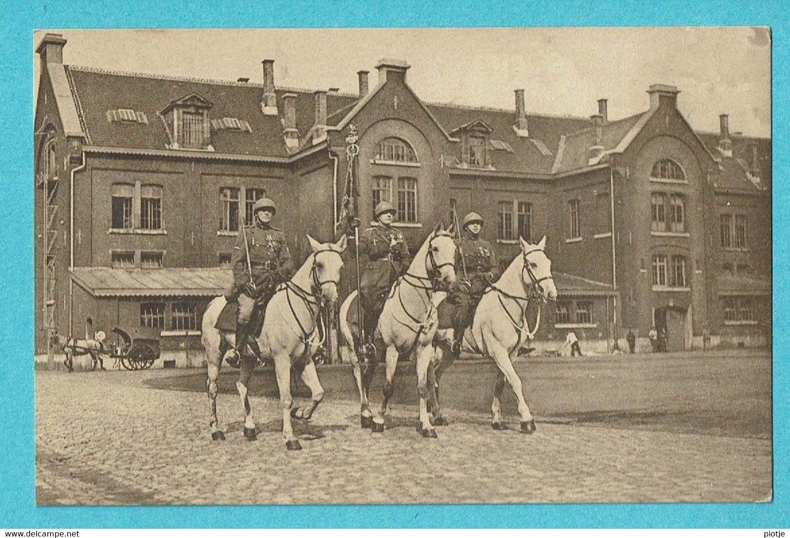 * Ixelles - Elsene (Brussel - Bruxelles) * (Photo L. Frémault) 1er Régiment De Guides, Etendard, Armée, Soldat Cheval - Elsene - Ixelles