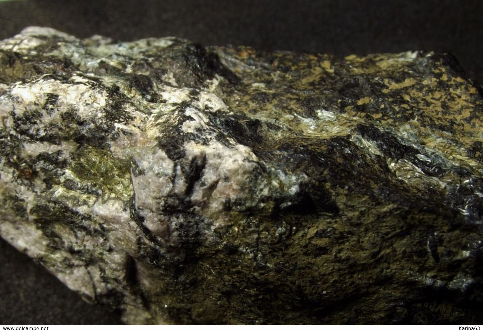 Cerite (Ce) -  Ferro-Allanite (Ce) - Actinolite ( 5.5 X 3 X 3 Cm ) Bastnäs Mines - Riddarhyttan - Västmanland - Sweden - Minéraux