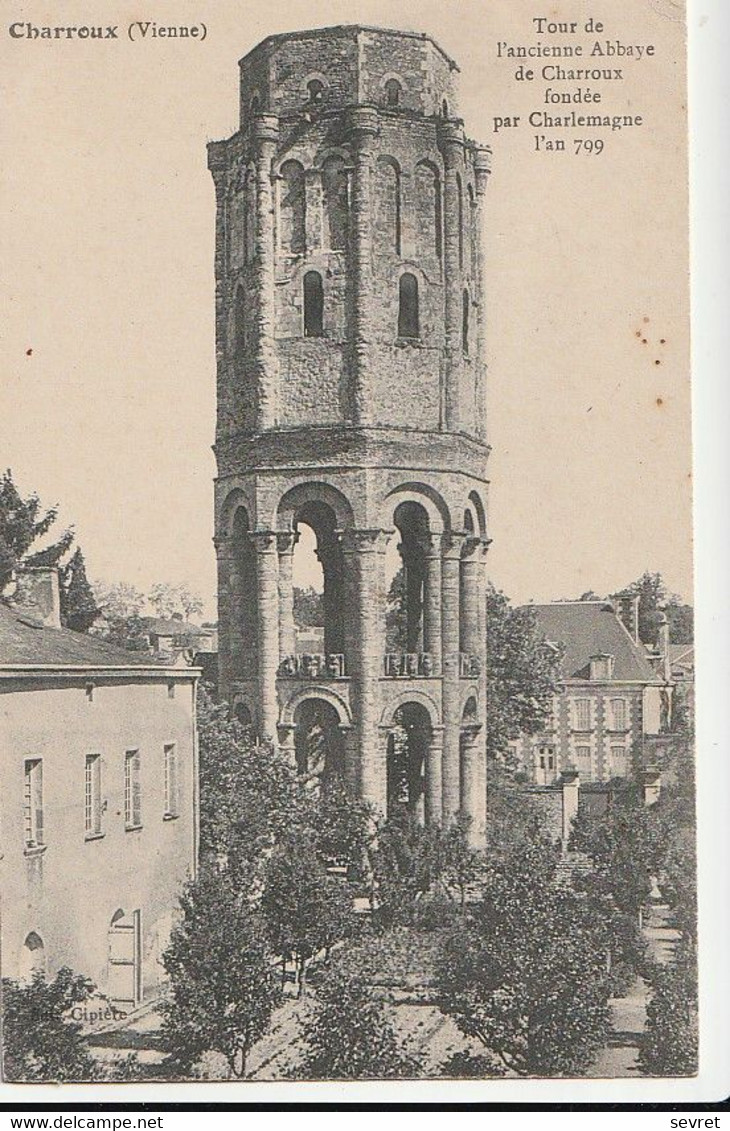 CHARROUX. - Tour De L'ancienne Abbaye Fondée Par Charlemagne L'an 709 - Charroux