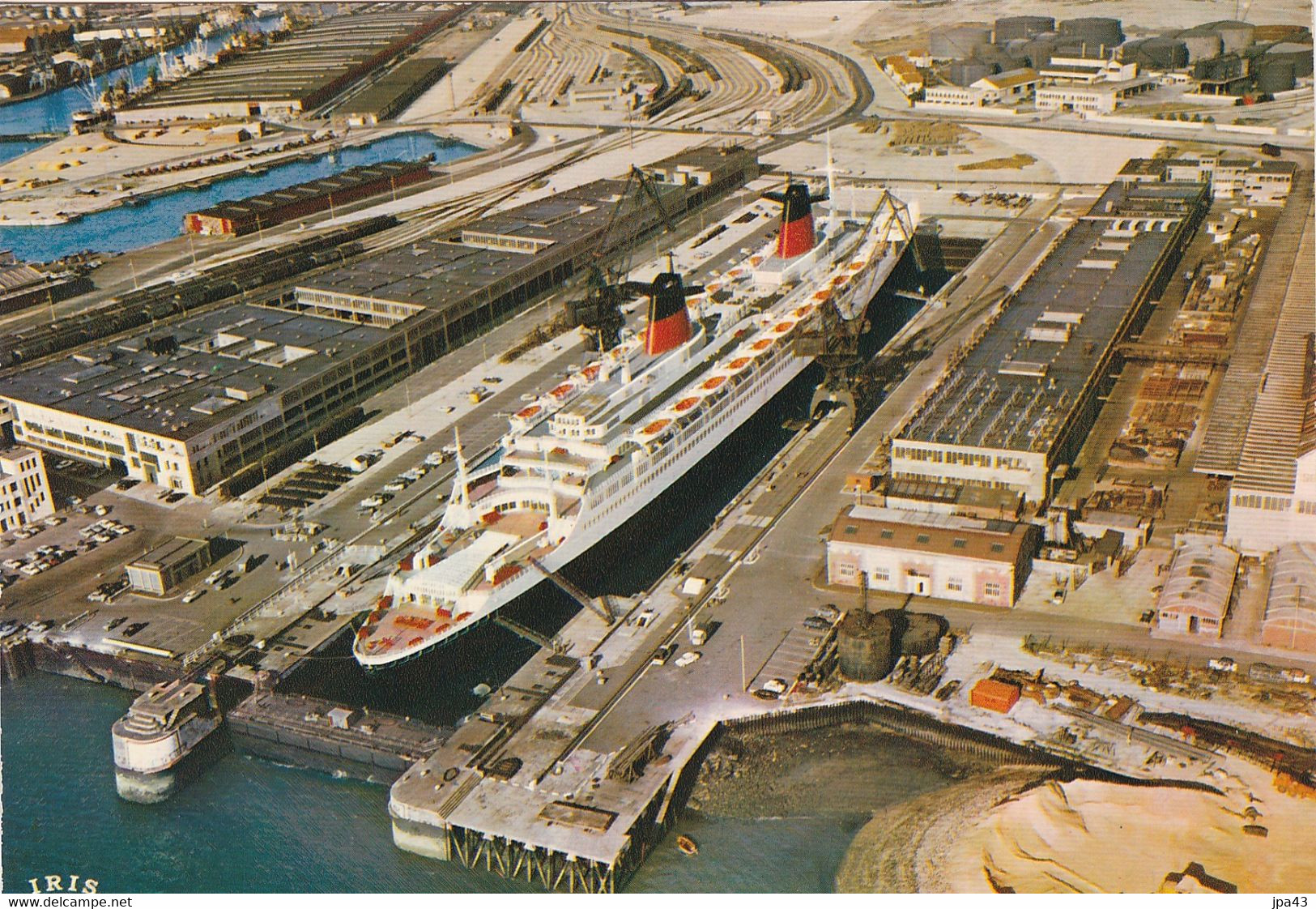 LE FRANCE  En Cale Seche Au Havre - Passagiersschepen