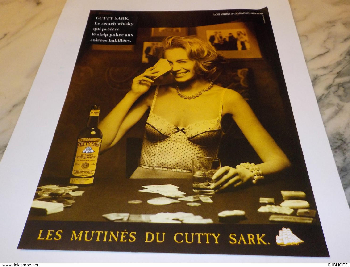 ANCIENNE PUBLICITE  LES MUTINES DU CUTTY SARK 1990 - Alcools