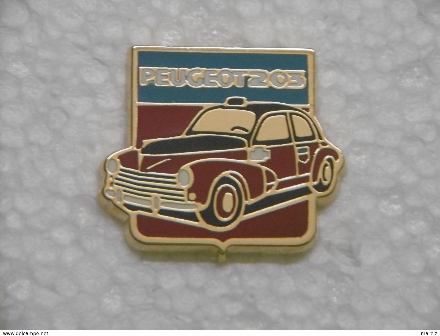 Pin's Automobile PEUGEOT 203 - Pins ZAMAC Pin Badge HELIUM PARIS - Peugeot