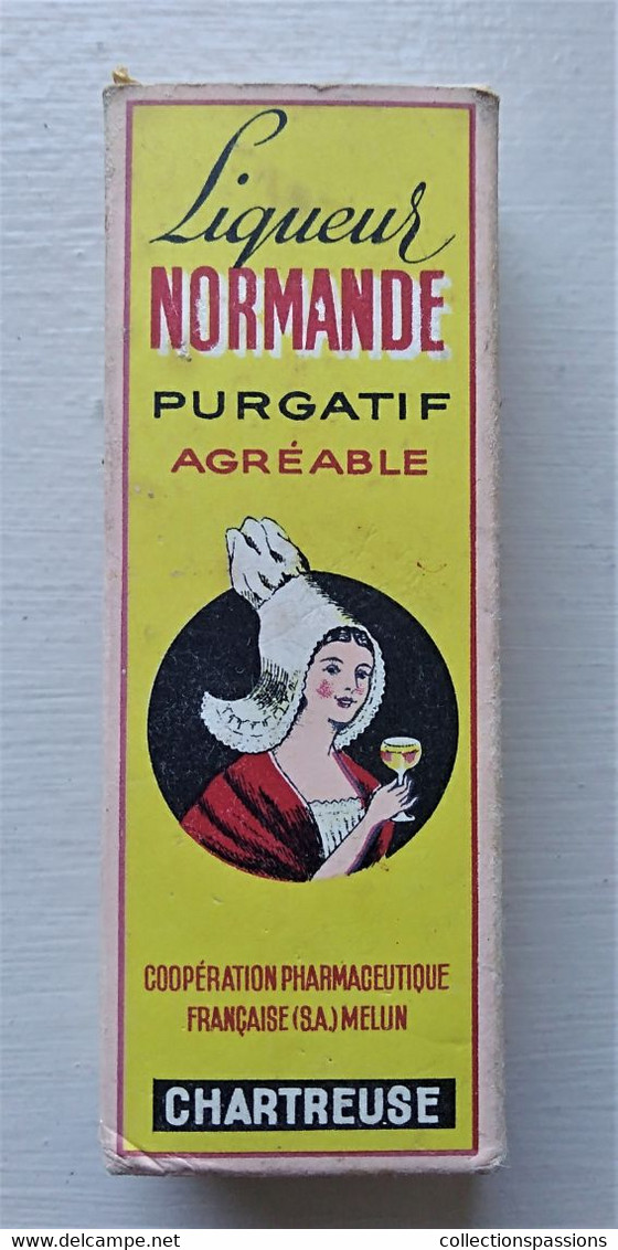 - Ancienne bouteille dans sa boite. Liqueur Normande. Purgatif - Objet de collection - Pharmacie -