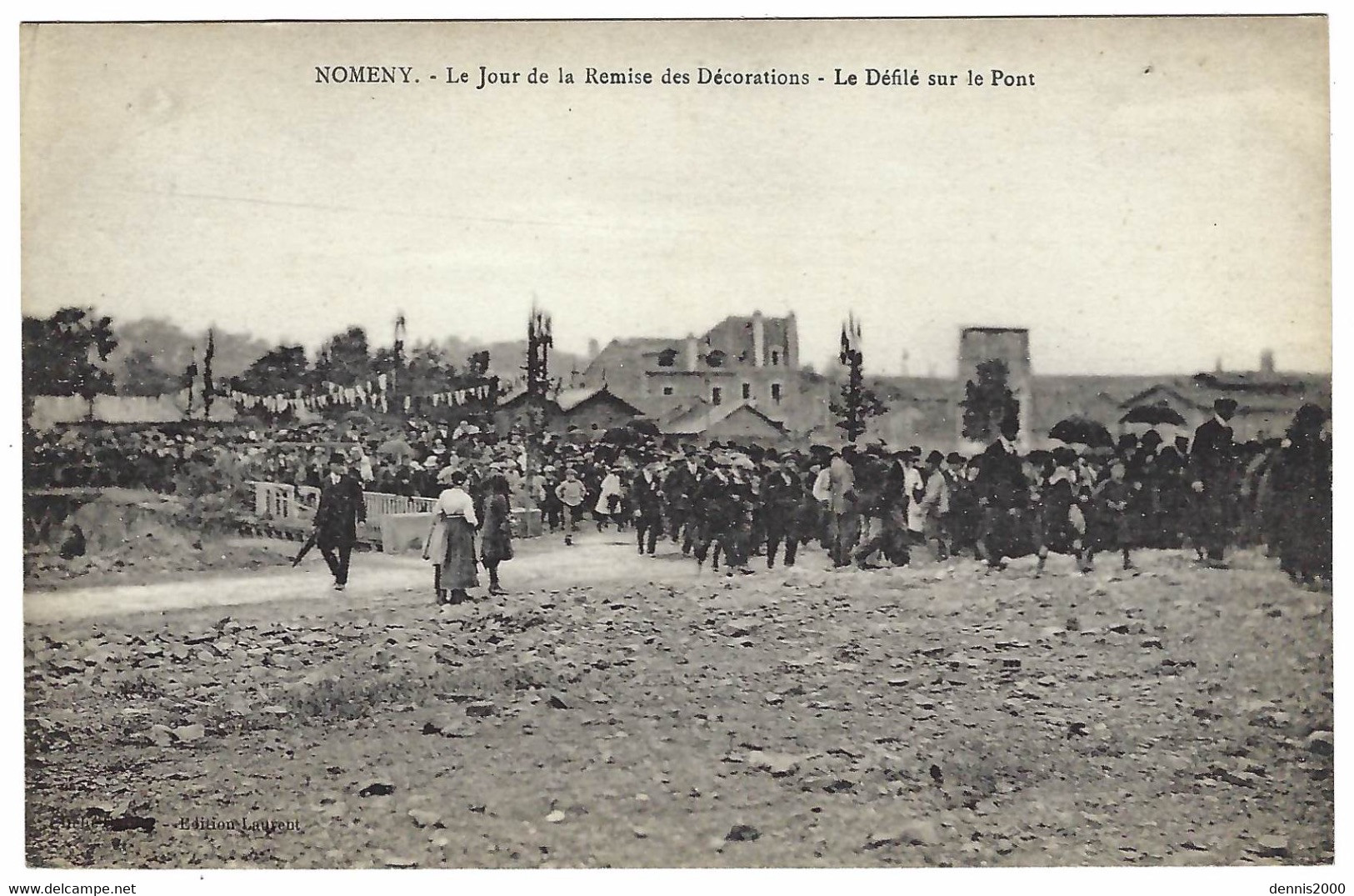 NOMENY (54) - Le Jour De La Remise Des Décorations - Le Défilé Sur Le Pont - Ed. Laurent - Nomeny