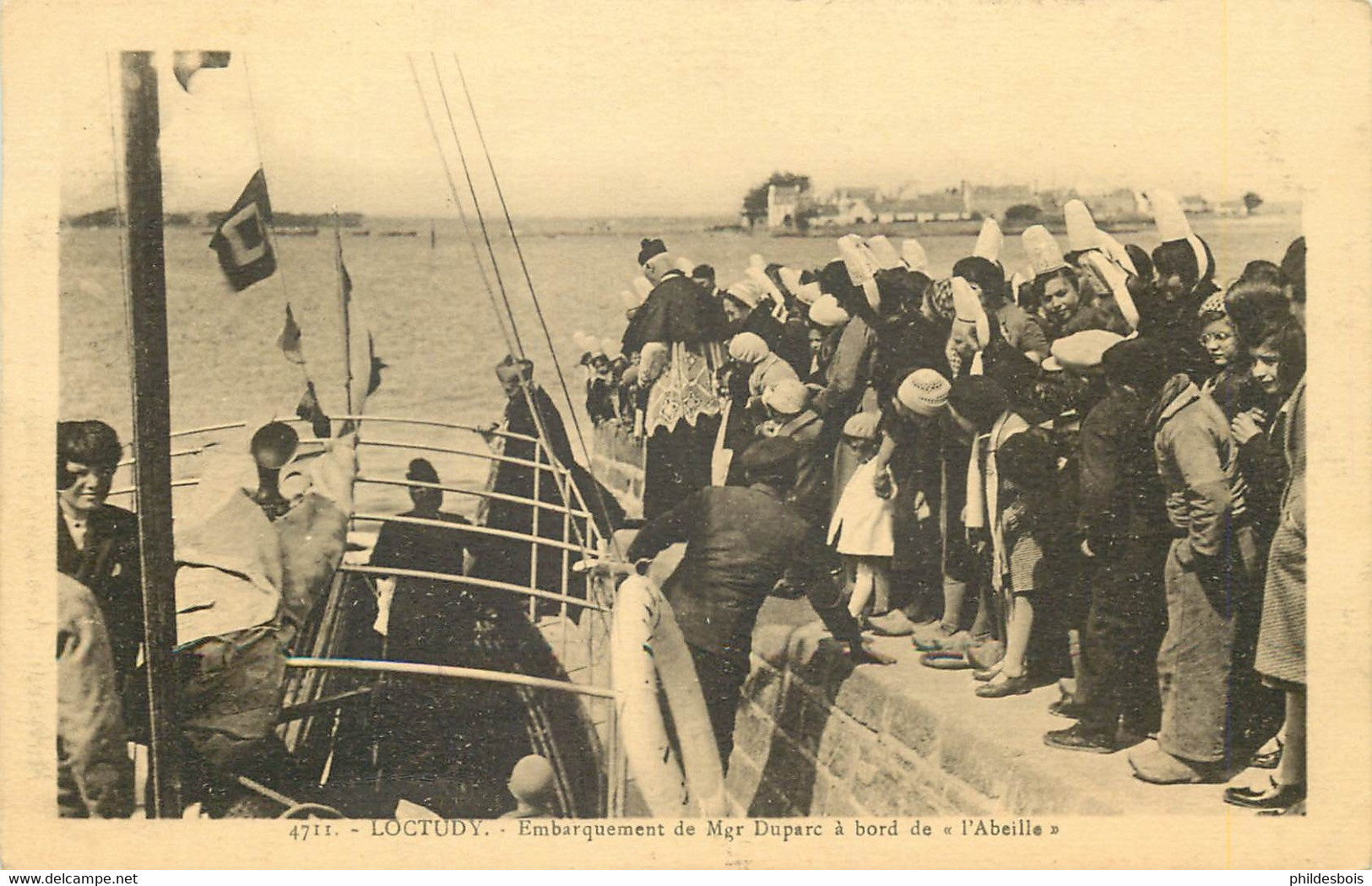 FINISTERE  LOCTUDY Embarquement De Mgr Duparc A Bord De L'abeille - Loctudy