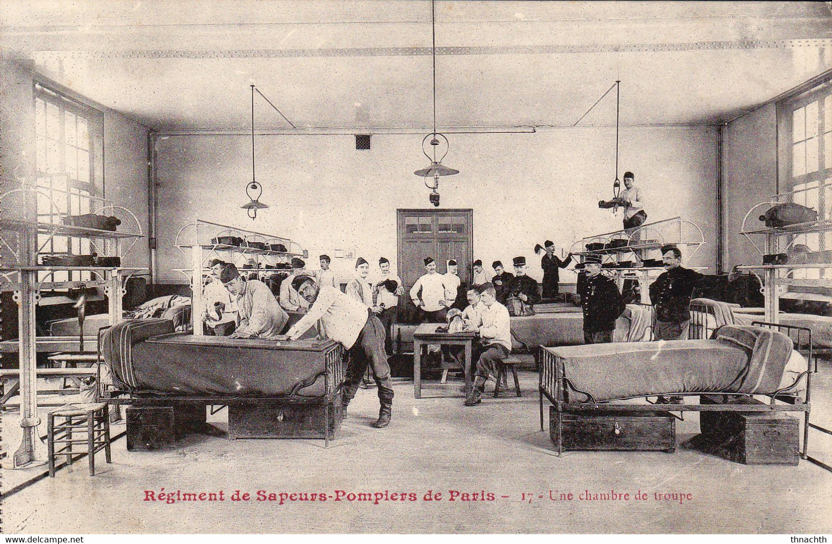 REGIMENT DE SAPEURS POMPIERS DE PARIS - UNE CHAMBRE DE TROUPE - Bombero