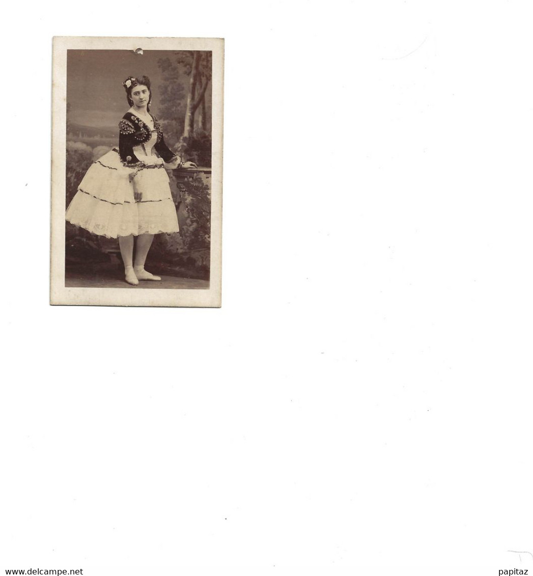 ERNESTINE URBAN DANSEUSE VERS 1870  PHOTOGRAPHIE SUR CARTON CDV PAPIER ALBUMINÉ - Berühmtheiten