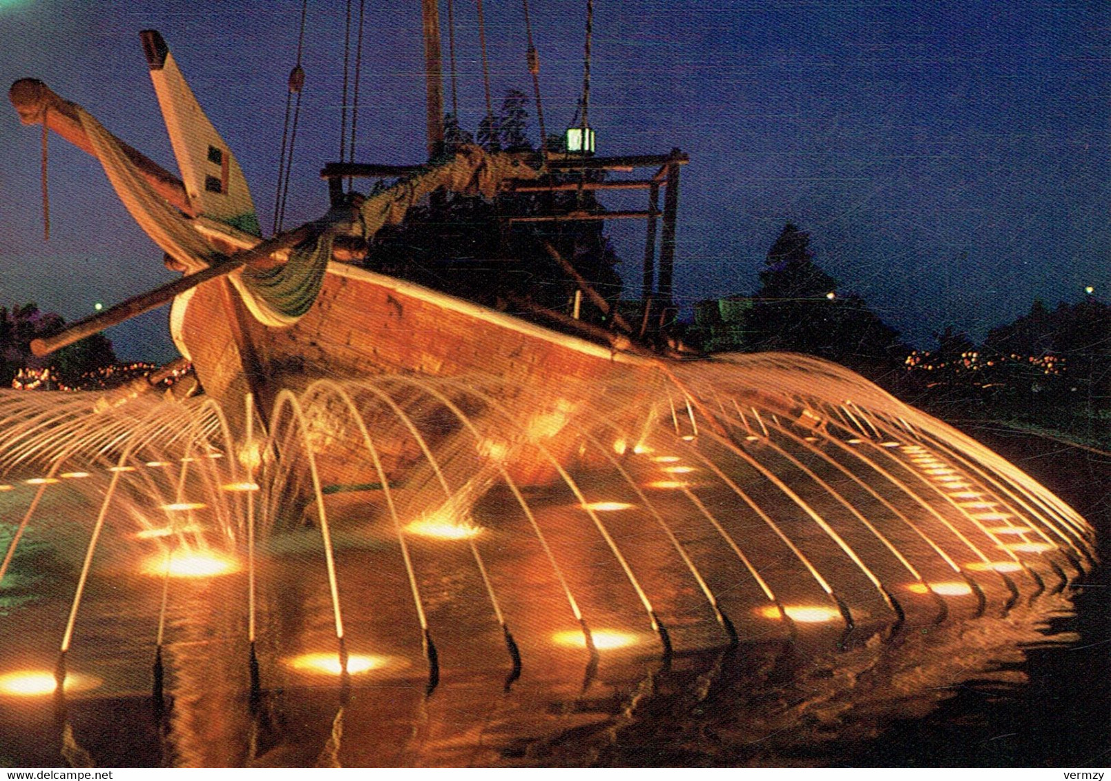 ABU DHABI : The Boat Fountain - Verenigde Arabische Emiraten