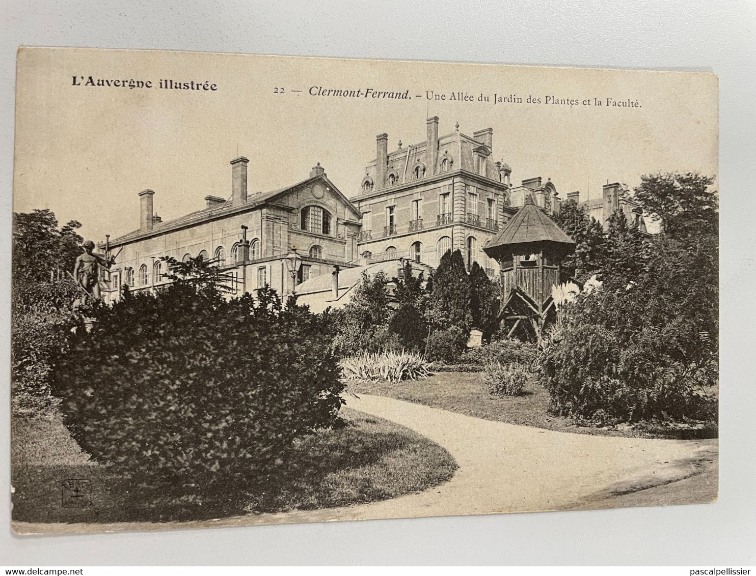 CPA - 63 - CLERMONT-FERRAND - Une Allée Au Jardin Des Plantes - Clermont Ferrand