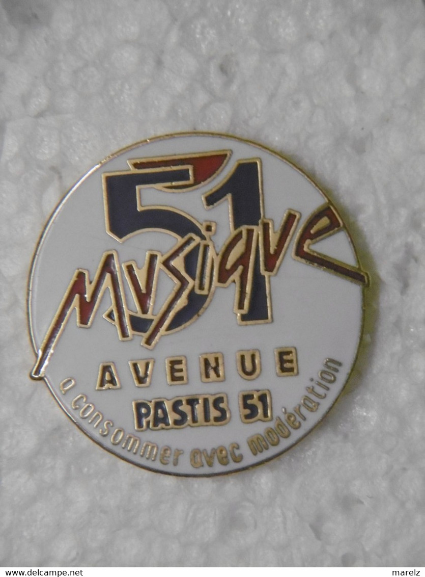 Pin's Avenue MUSIQUE Avec PASTIS 51 - Pins Boisson Apéritif Pin EGF Badge - Musique