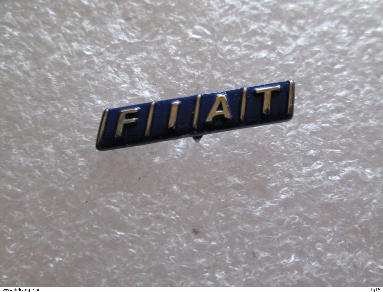 PIN'S    LOGO   FIAT       24X5mm - Fiat