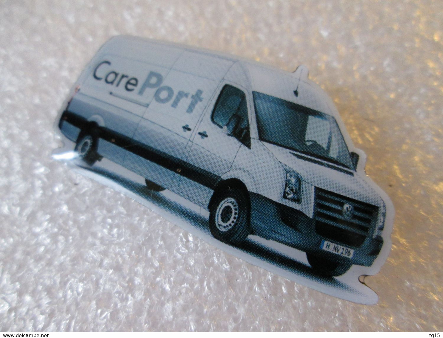 PIN'S    VOLKSWAGEN  CRAFTER  CARE PORT - Volkswagen