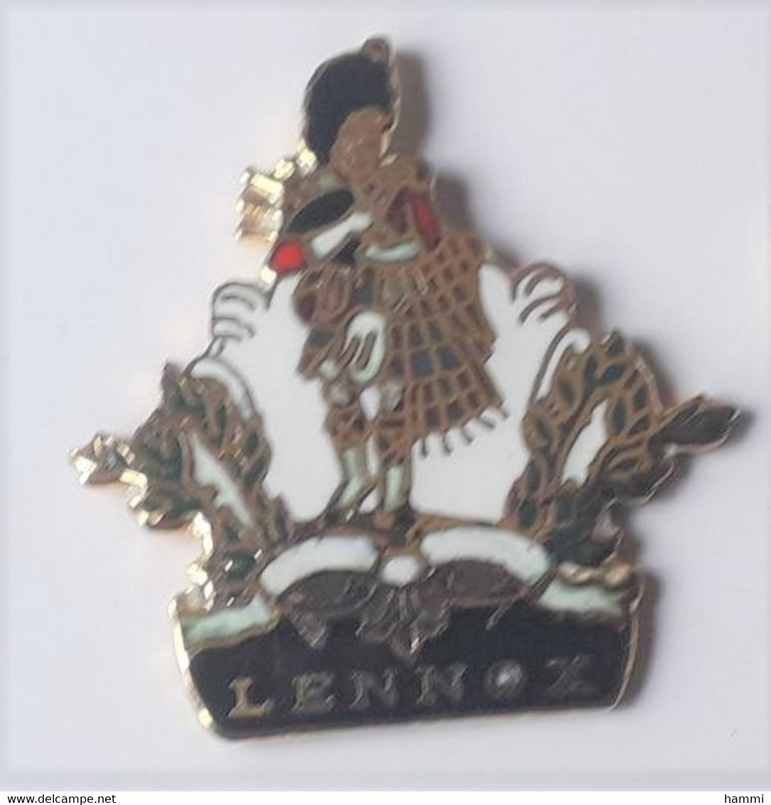 X259 Pin's LENNOX Cornemuse Ecosse Scotland Qualité EGF Achat Immédiat - Musique