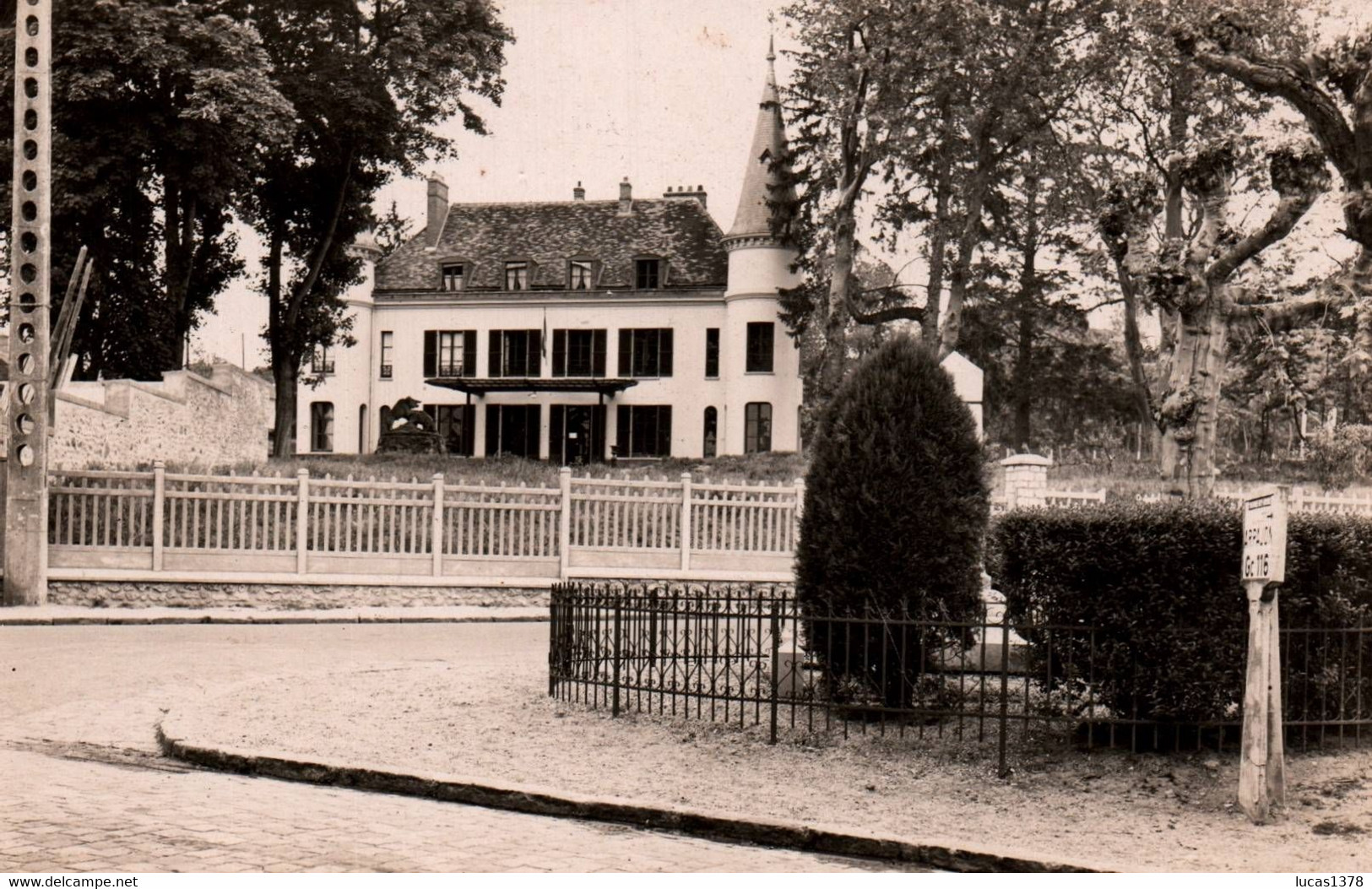 91 / SAINT CHERON / LA MAIRIE ET LE MONUMENT AUX MORTS - Saint Cheron