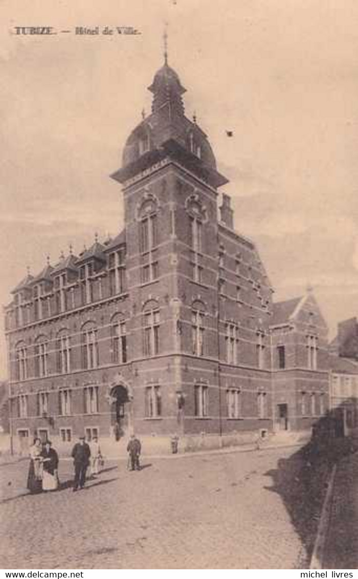 Tubize - Hôtel De Ville - Circulé En 1920 - Animée - TBE - Tubize