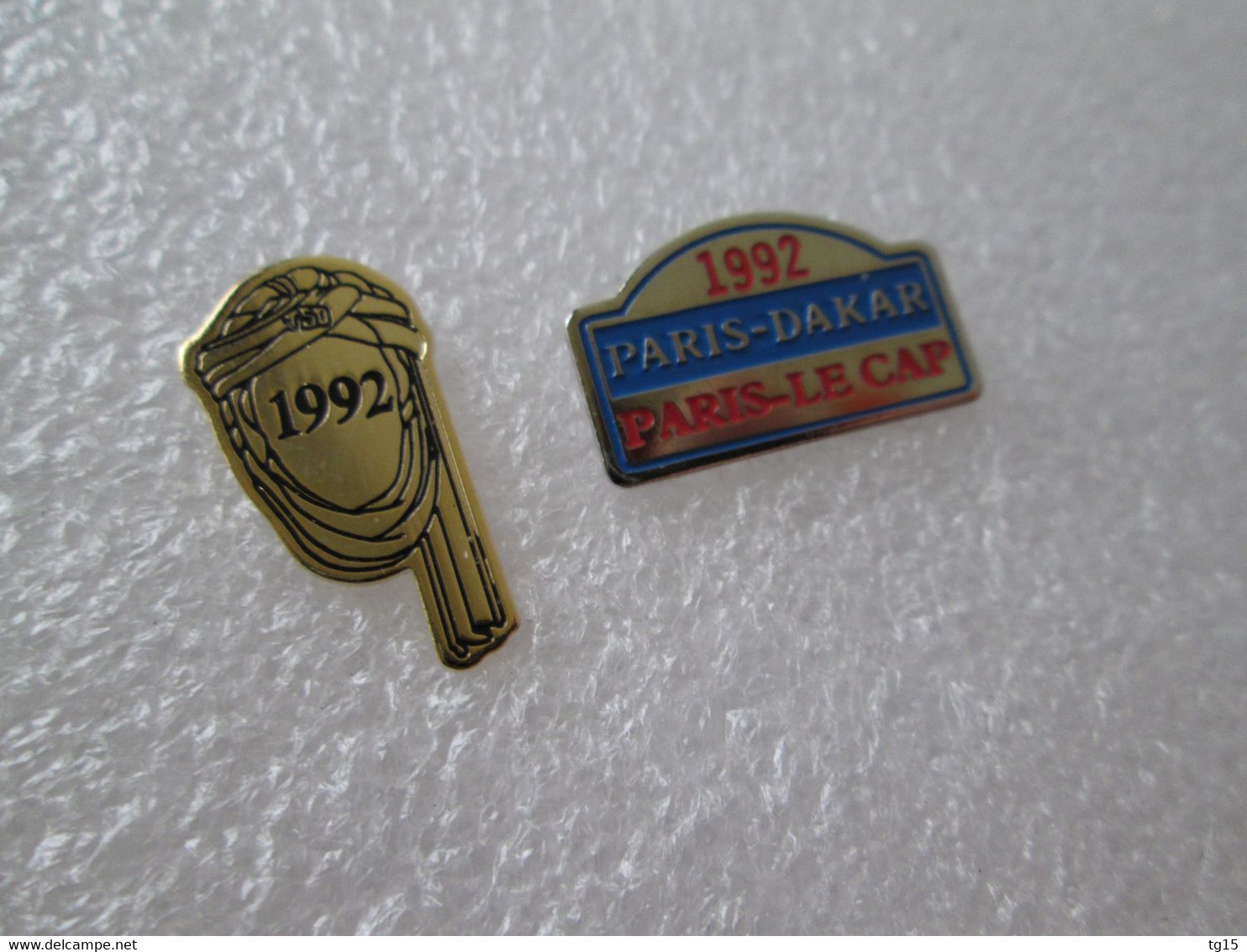 PIN'S    LOT 2 PARIS DAKAR - Rallye