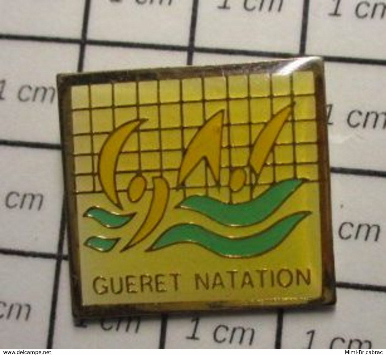 1720 Pin's Pins / Beau Et Rare / THEME : SPORTS / CLUB NATATION GUERNET - Schwimmen